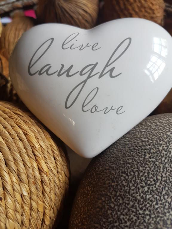 Laughing Waters Guest House Хейзивю Екстериор снимка
